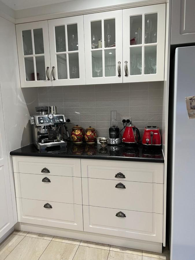 Luxury 4 Bedroom House Holiday home Deewhy